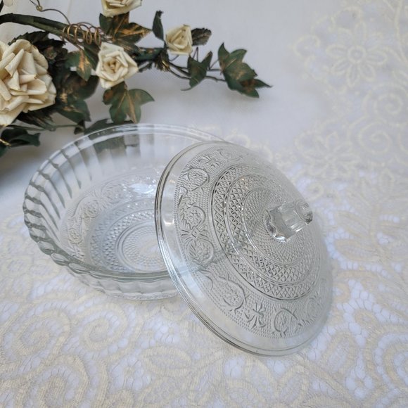 Cut Glass Clear Vintage Candy Dish with Lid Fluted Sides Holiday Table Lovely - Picture 4 of 9